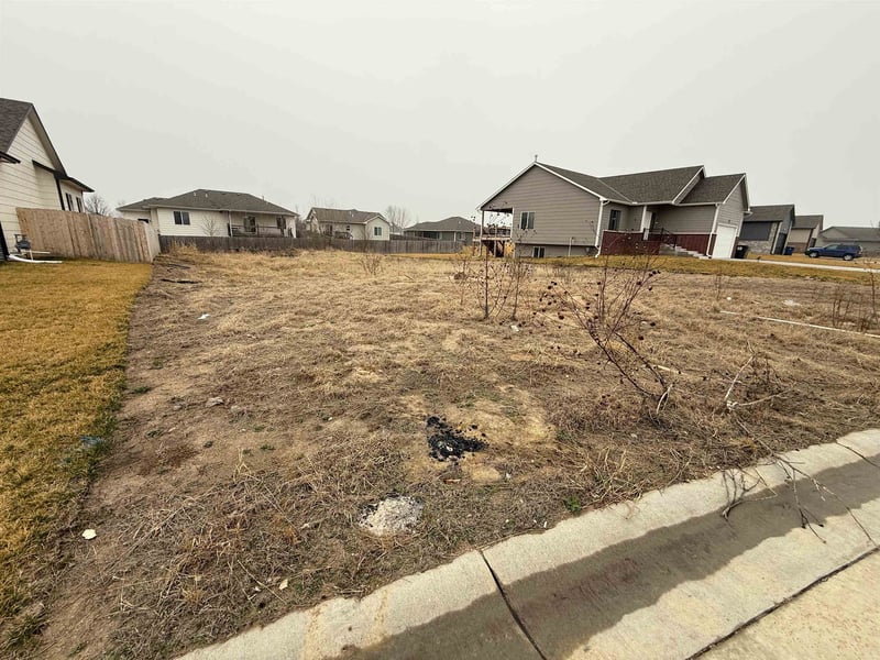 5833 Newport St, Park City, KS 67219