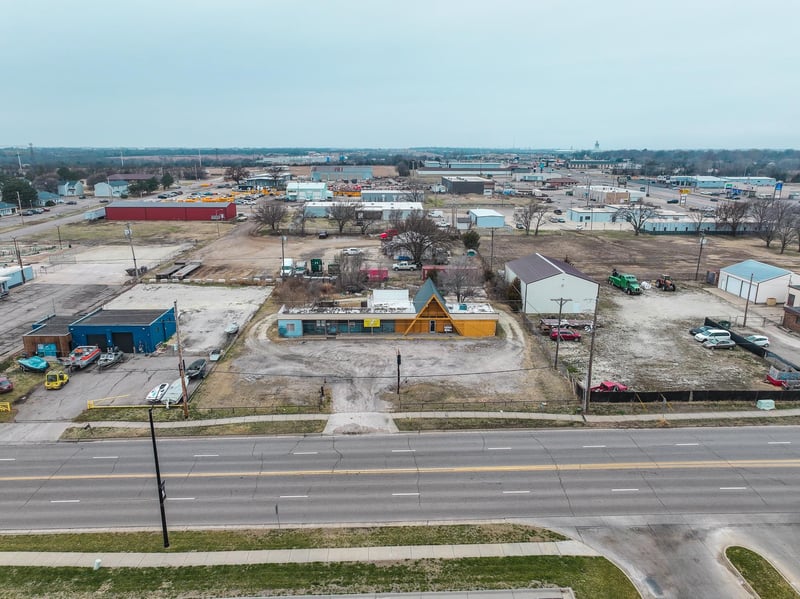 219 Haverhill Rd, El Dorado, KS 67042