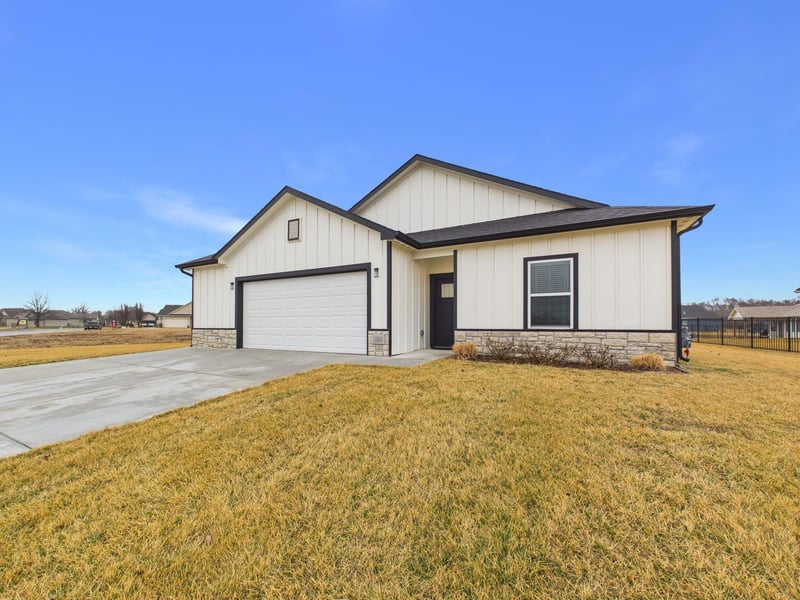 232 W Cherry Oaks St, Cheney, KS 67025