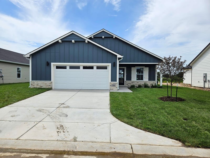 904 Forestview Ct, Wichita, KS 67235