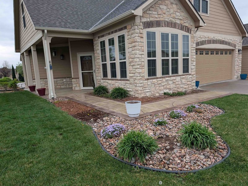 1009 E Cross Creek Pl, Derby, KS 67037