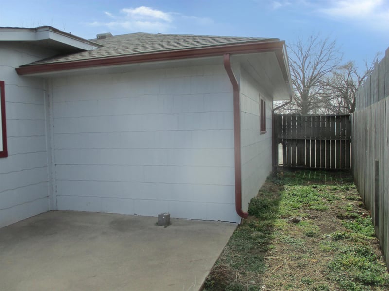 3206 Macarthur Rd, Wichita, KS 67217