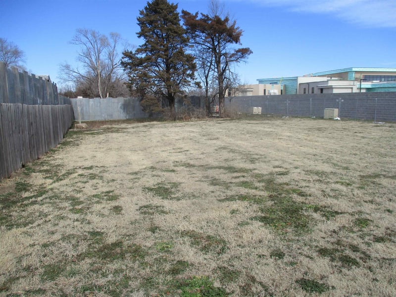 3206 Macarthur Rd, Wichita, KS 67217