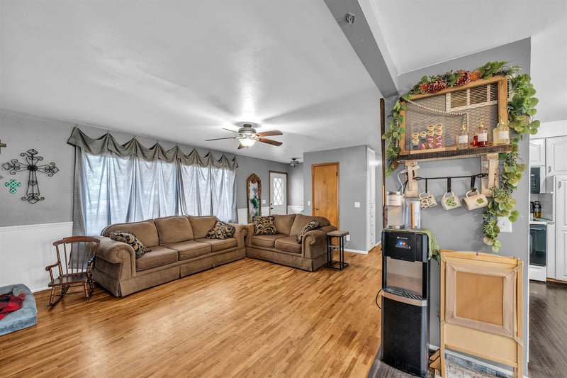 214 S Wichita St, Haven, KS 67543