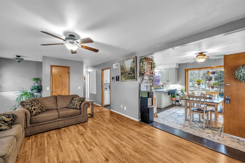 214 S Wichita St, Haven, KS 67543