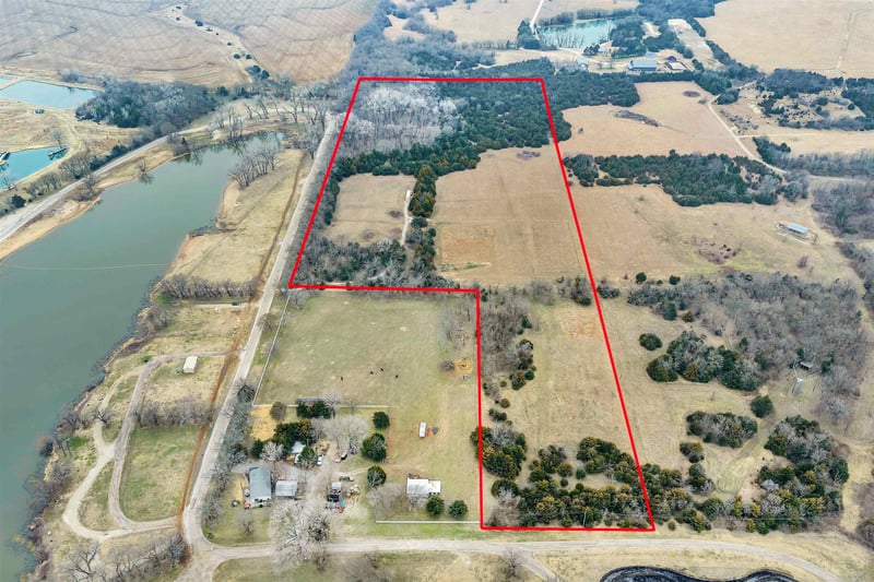 11467 Shore Dr, Augusta, KS 67010