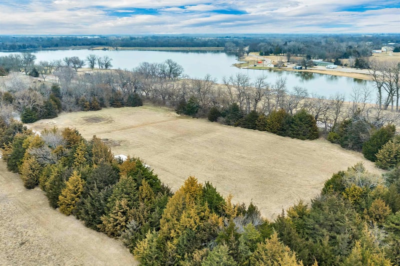 11467 Shore Dr, Augusta, KS 67010