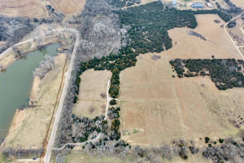 11467 Shore Dr, Augusta, KS 67010