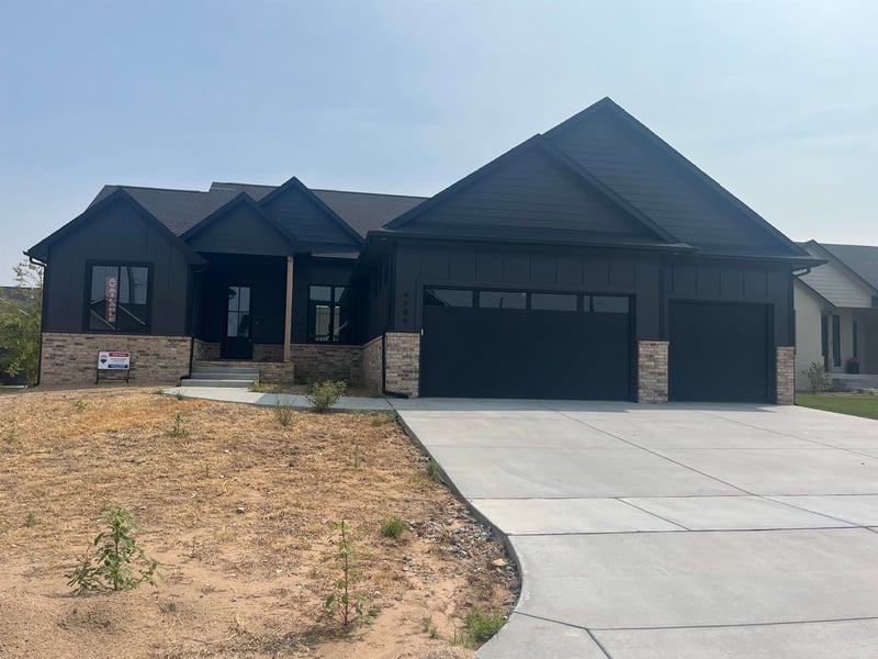 4989 Emerald Ct, Maize, KS 67101