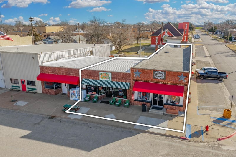 242 Main St, Norwich, KS 67118