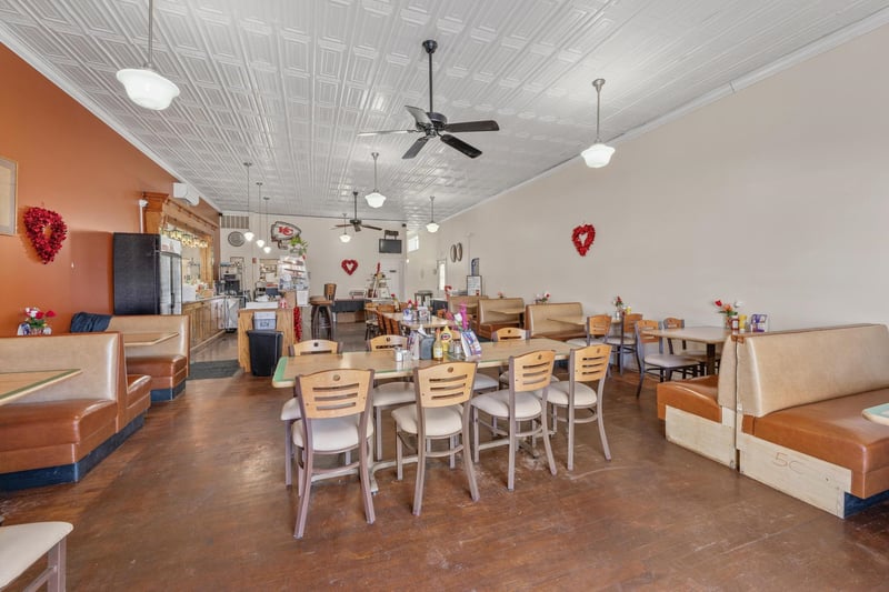 242 Main St, Norwich, KS 67118