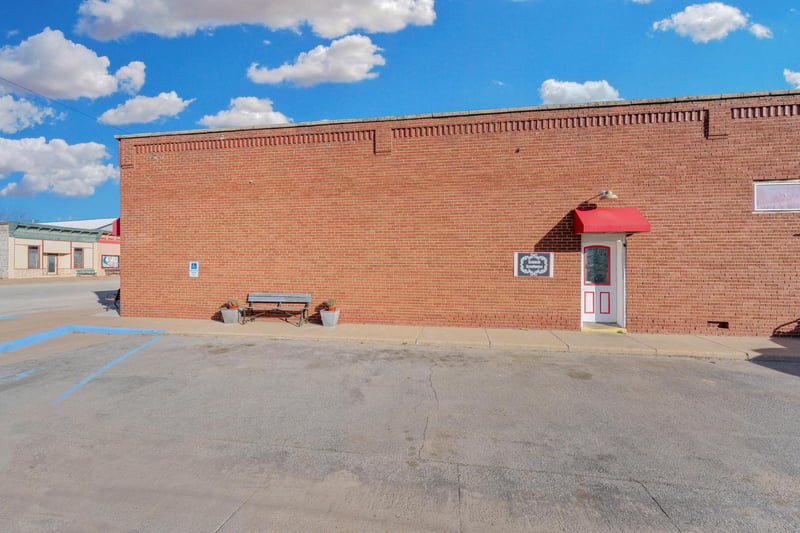 242 Main St, Norwich, KS 67118