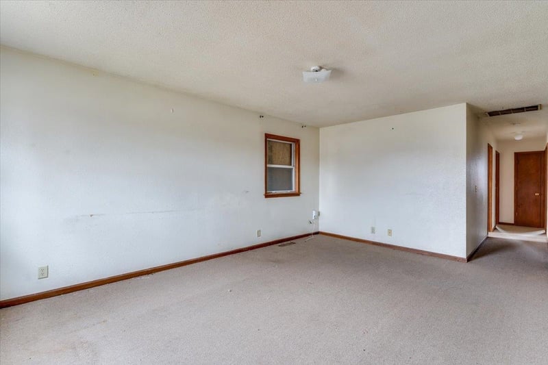 1521 Catalina St, Wichita, KS 67216