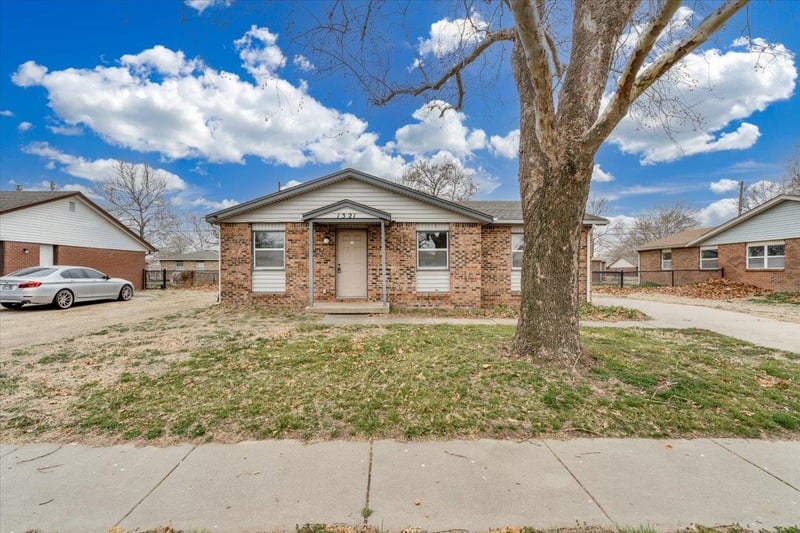 1521 Catalina St, Wichita, KS 67216