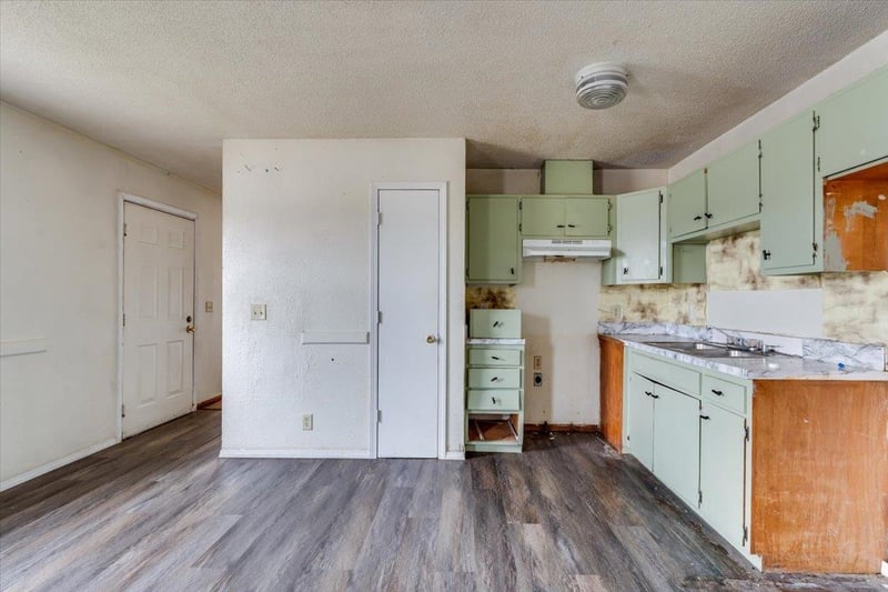 1521 Catalina St, Wichita, KS 67216