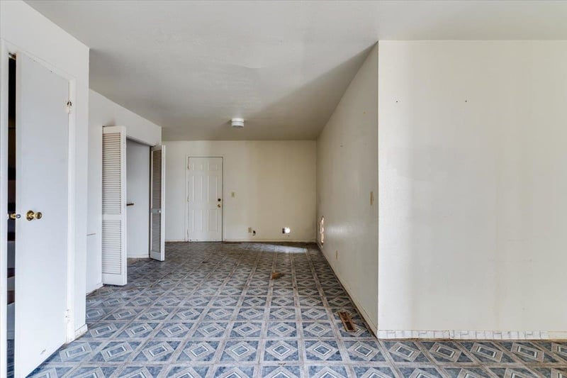 1607 Catalina St, Wichita, KS 67216