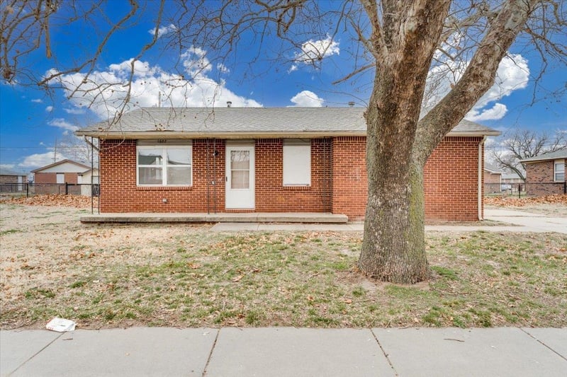 1607 Catalina St, Wichita, KS 67216