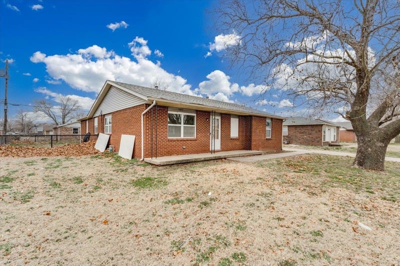 1607 Catalina St, Wichita, KS 67216