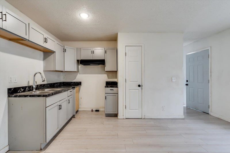 1502 Del Mar, Wichita, KS 67216
