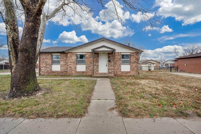 1502 Catalina St, Wichita, KS 67216