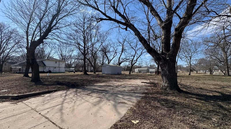 907 Gordy St, El Dorado, KS 67042