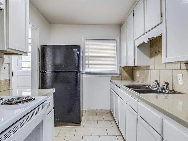 6142 Harry St, Wichita, KS 67218