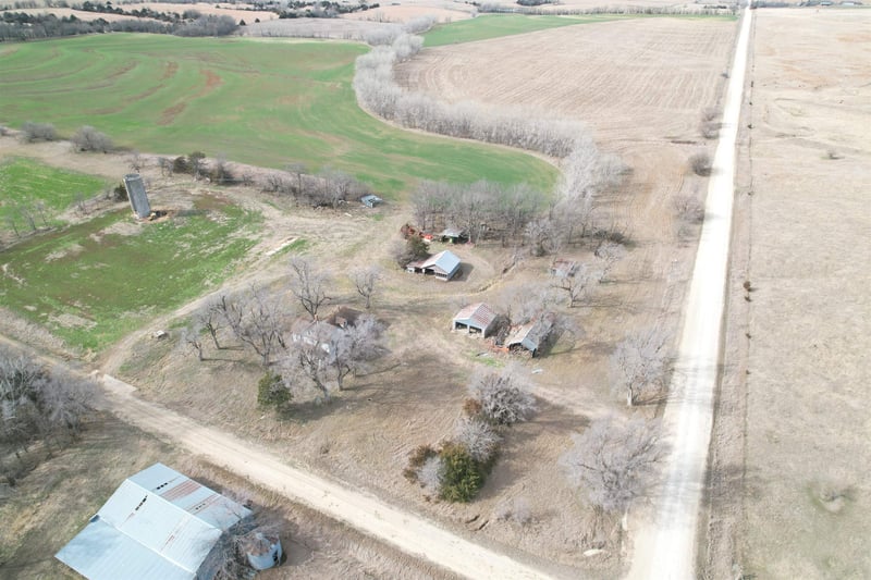 797 Camp Rd, Carlton, KS 67448