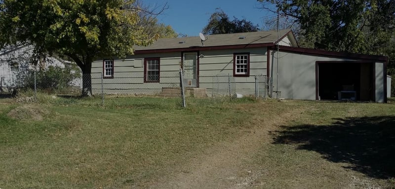604 Michigan St, Winfield, KS 67156