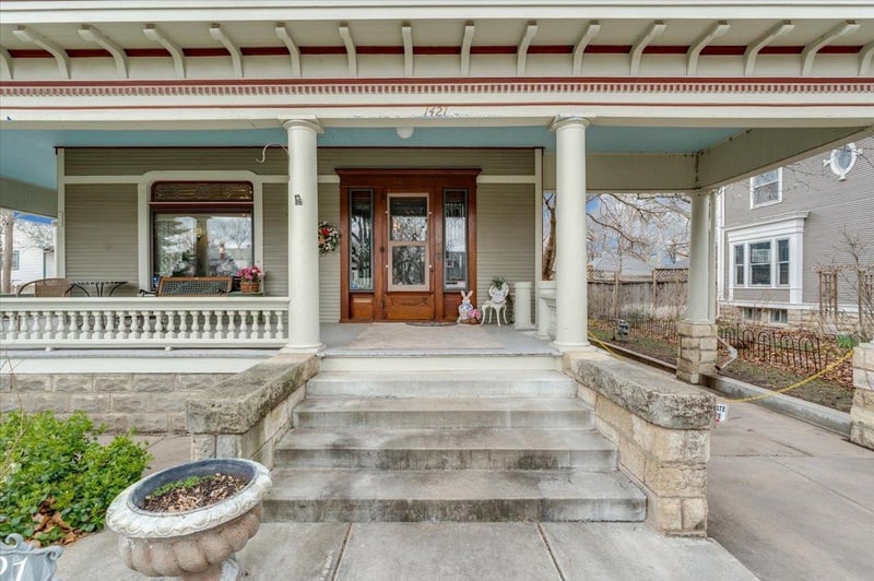 1421 N Park Pl, Wichita, KS 67203