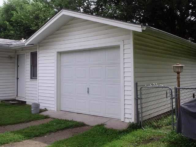 715 W 4th, Halstead, KS 67056