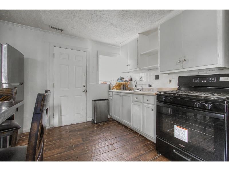 2937 S Rutan St, Wichita, KS 67210