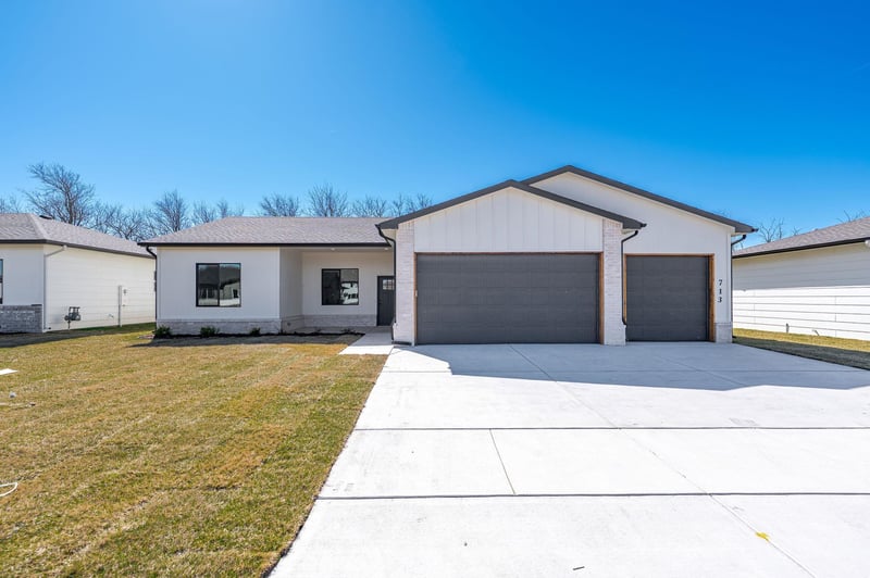 713 Elmwood St, Park City, KS 67147