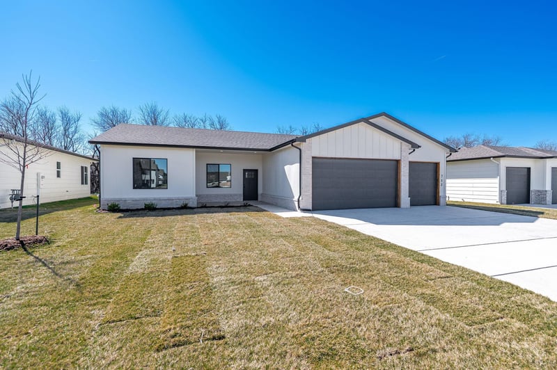 713 Elmwood St, Park City, KS 67147