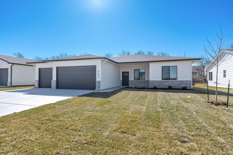 707 Elmwood St, Park City, KS 67147