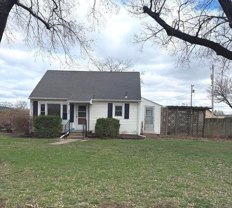302 S Maple St, Douglass, KS 67039