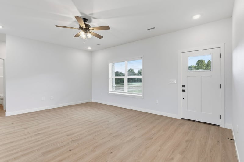 723 Battle Creek Ln, Minneapolis, KS 67467