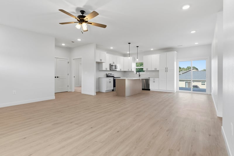 805 Battle Creek Ln, Minneapolis, KS 67467