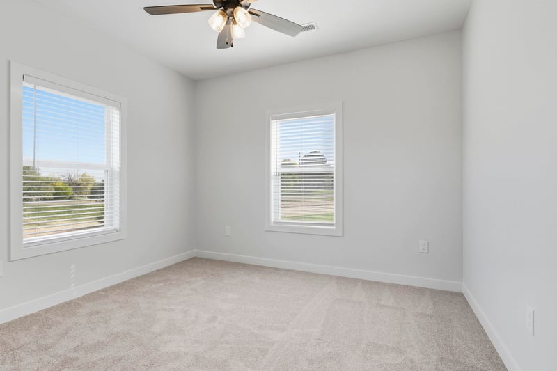 805 Battle Creek Ln, Minneapolis, KS 67467