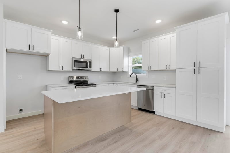 809 Battle Creek Ln, Minneapolis, KS 67467