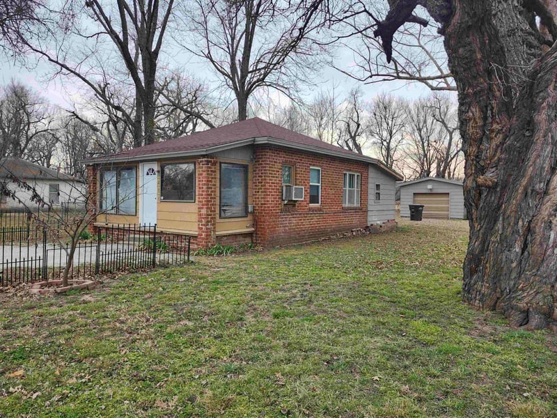 201 10th St, Arkansas City, KS 67005
