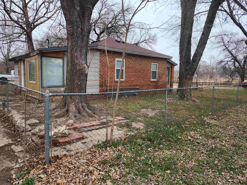 201 10th St, Arkansas City, KS 67005