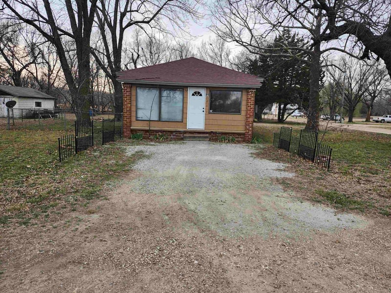 201 10th St, Arkansas City, KS 67005