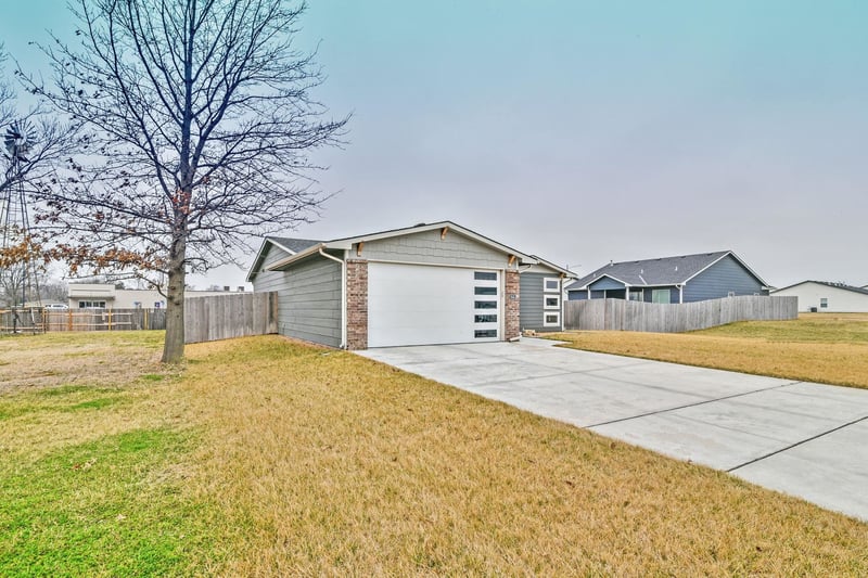 945 Arrow Head St, Clearwater, KS 67026