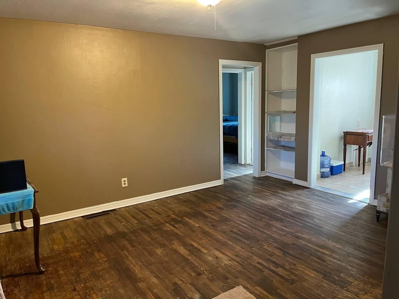 1207 Hydraulic St, Wichita, KS 67214