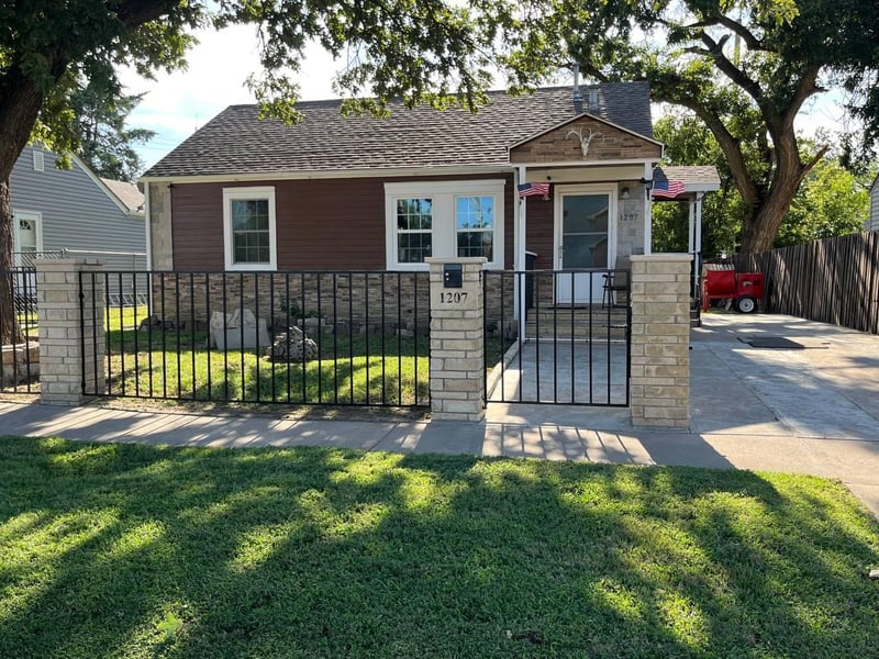 1207 Hydraulic St, Wichita, KS 67214