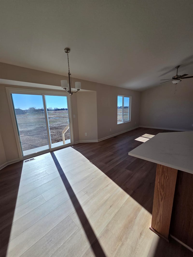 214 Summer Ct, Newton, KS 67114