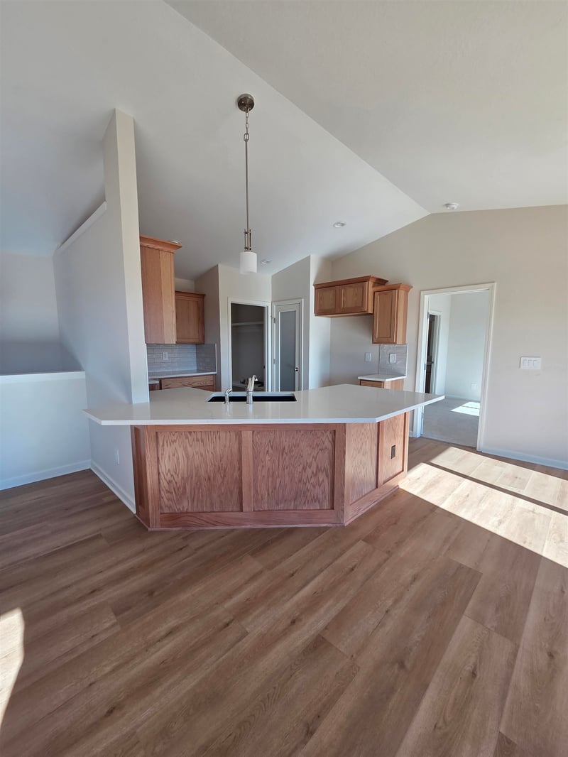 214 Summer Ct, Newton, KS 67114