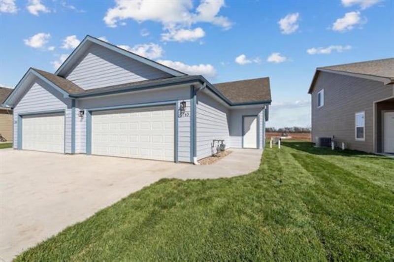 2743 Amelia Ln, Salina, KS 67401