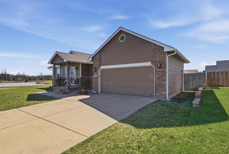 635 Prairie Parkway Ct, Benton, KS 67017