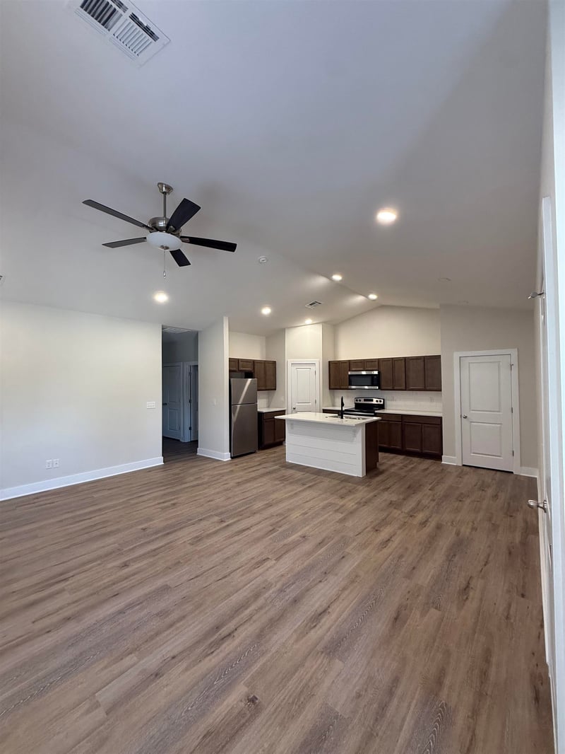 482 Hayes St, Valley Center, KS 67147